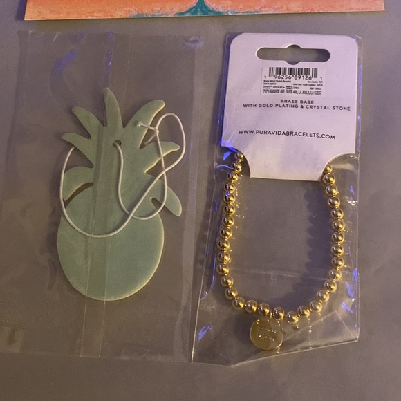 Pura vida bracelet and air freshener with post card - Picture 4 of 6